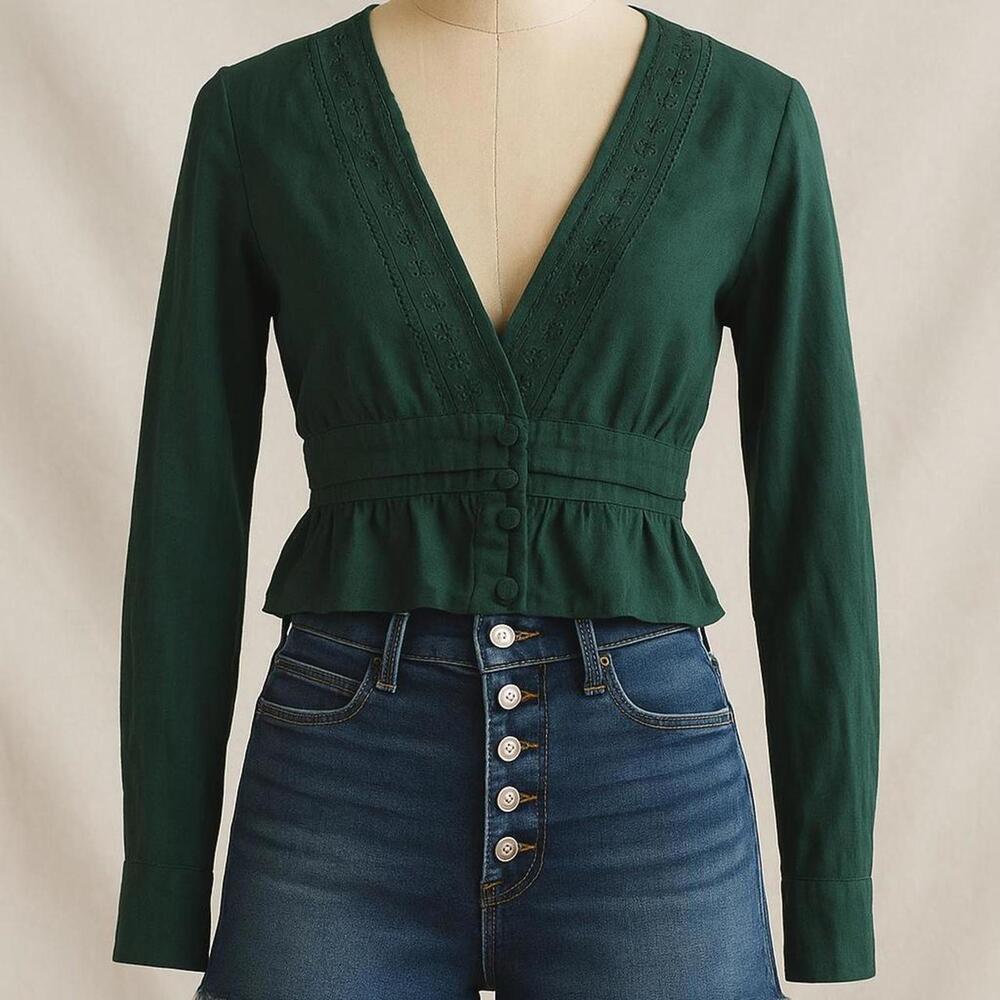 Green boho blouse with lace details #cottagecore